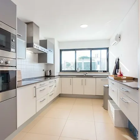 Spacious Balcony Family Апартаменты Лагуш